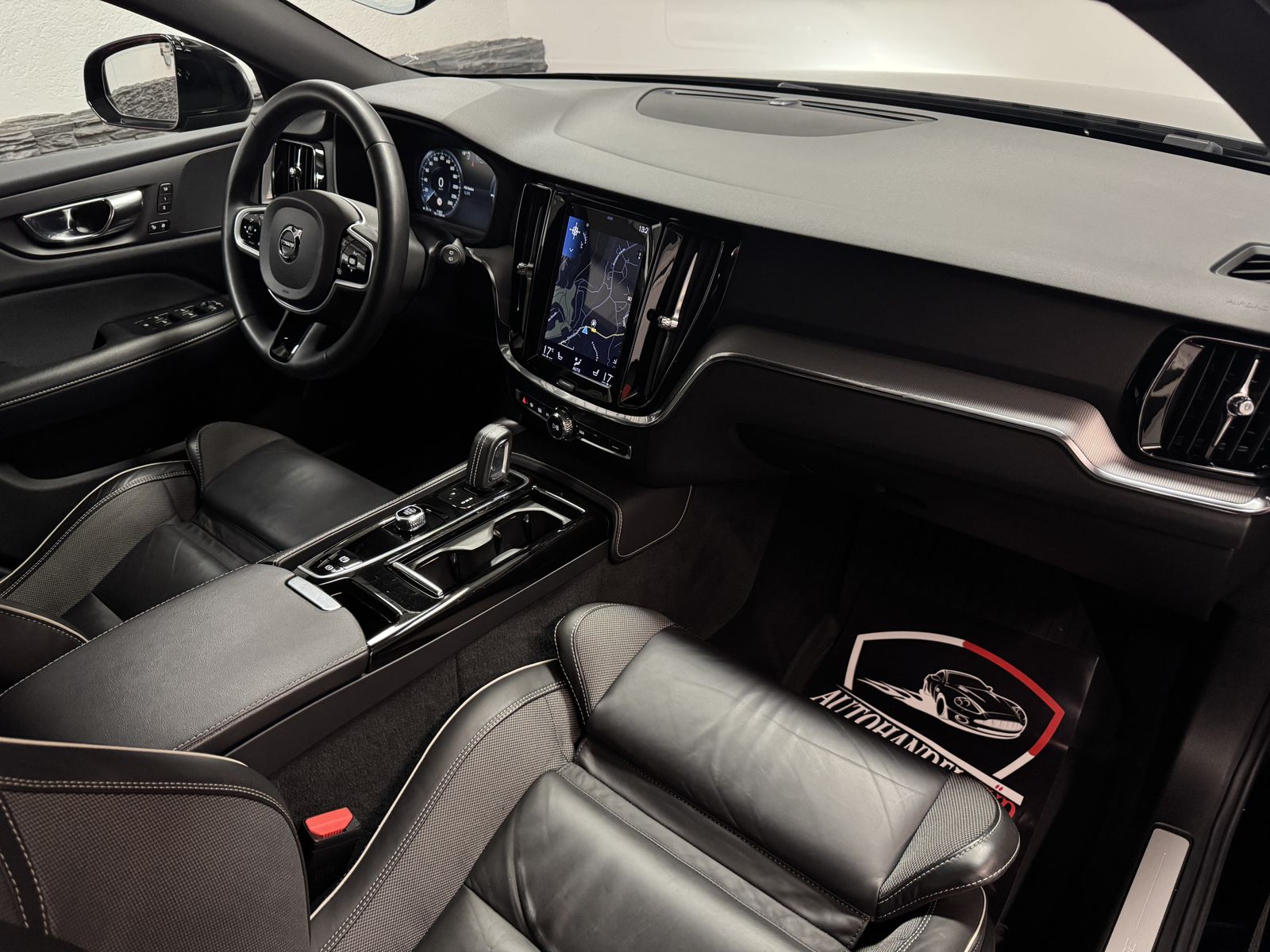 Volvo V60 R Design Recharge Plug-In Hybrid AWD