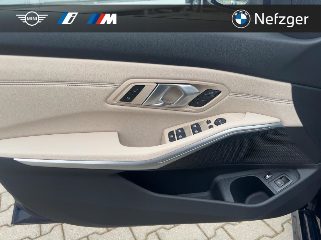 BMW 330 e xDrive Touring AHK M Sport HUD Pano HiFi