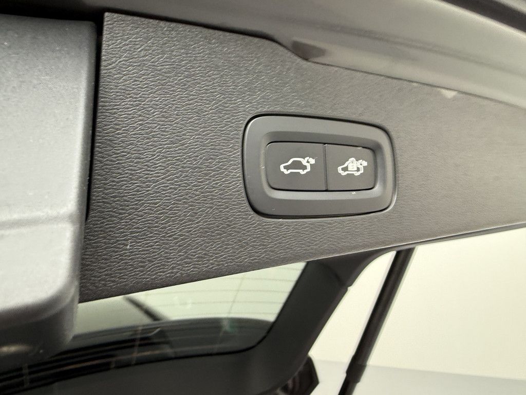 Volvo V60 T6 Plus Dark Recharge Plug-In Hybrid AWD LED