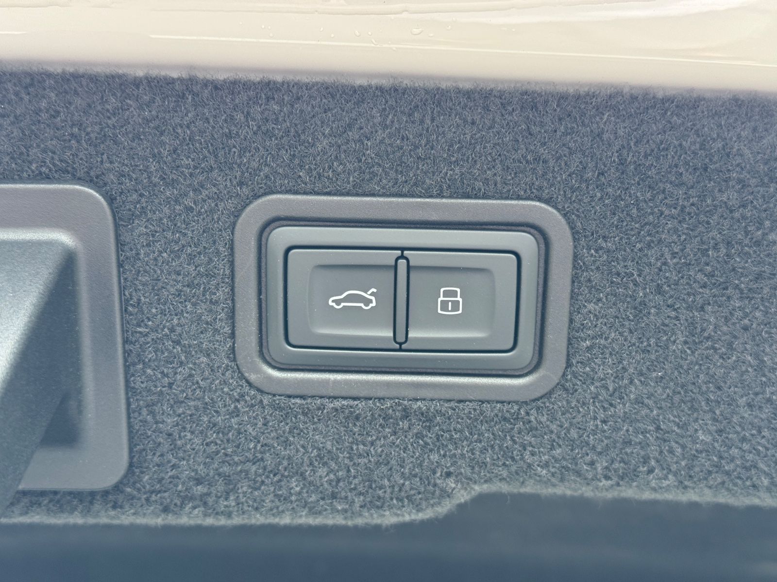 Audi A8 55 TFSI quattro S-line - Samsaru's Car Outlet