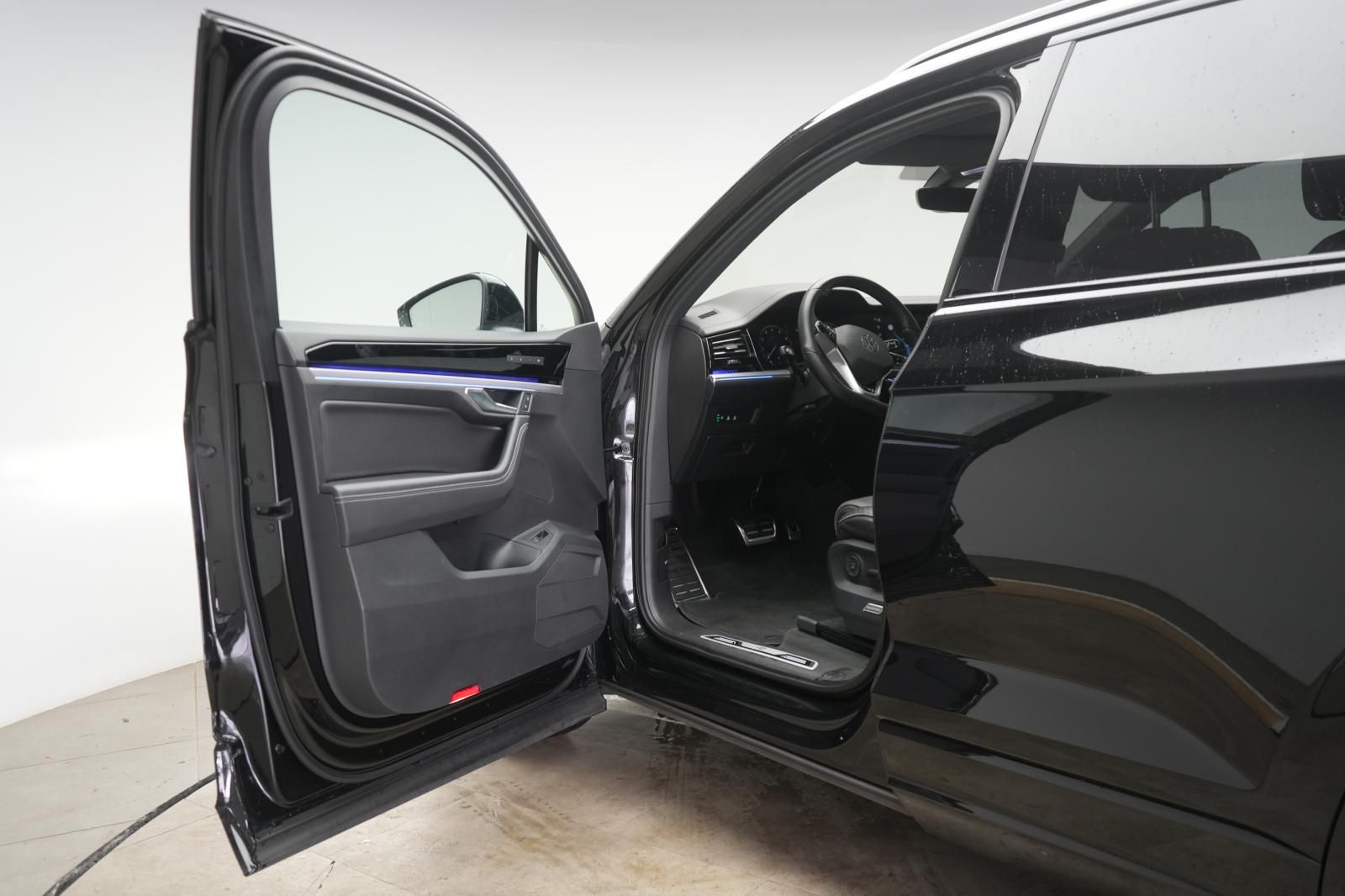 Volkswagen Touareg R-Line 3.0 TSI 22"/Matrix/STHZ/Pano/Luft