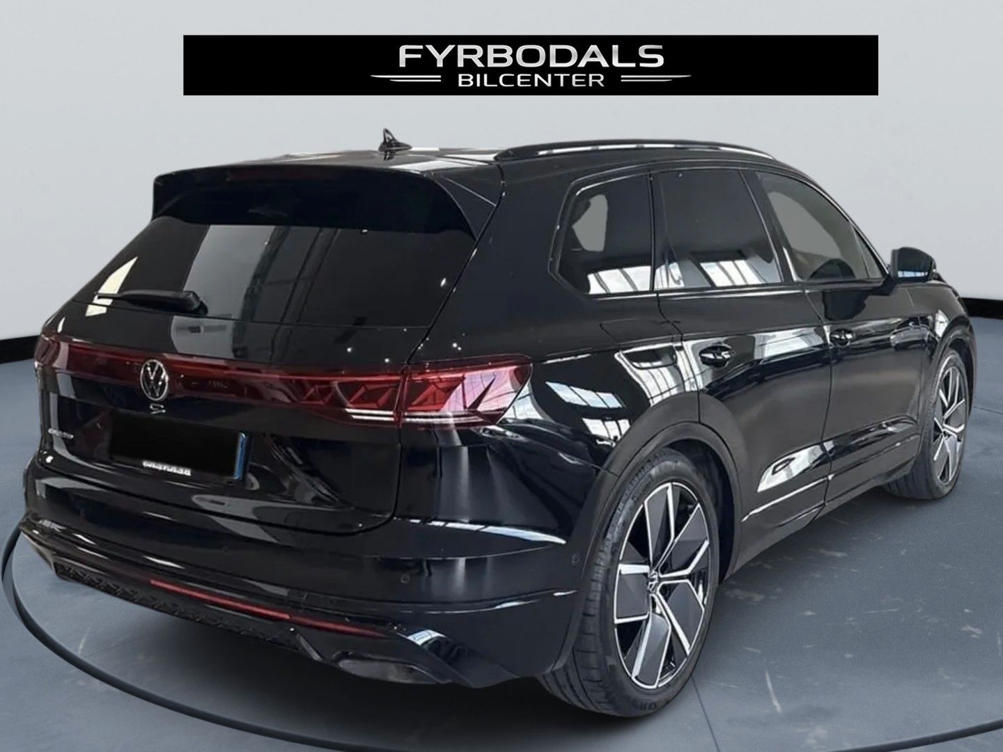 Volkswagen Touareg R 3.0 TSI V6 eHybrid 4Motion - Samsaru's Car Outlet
