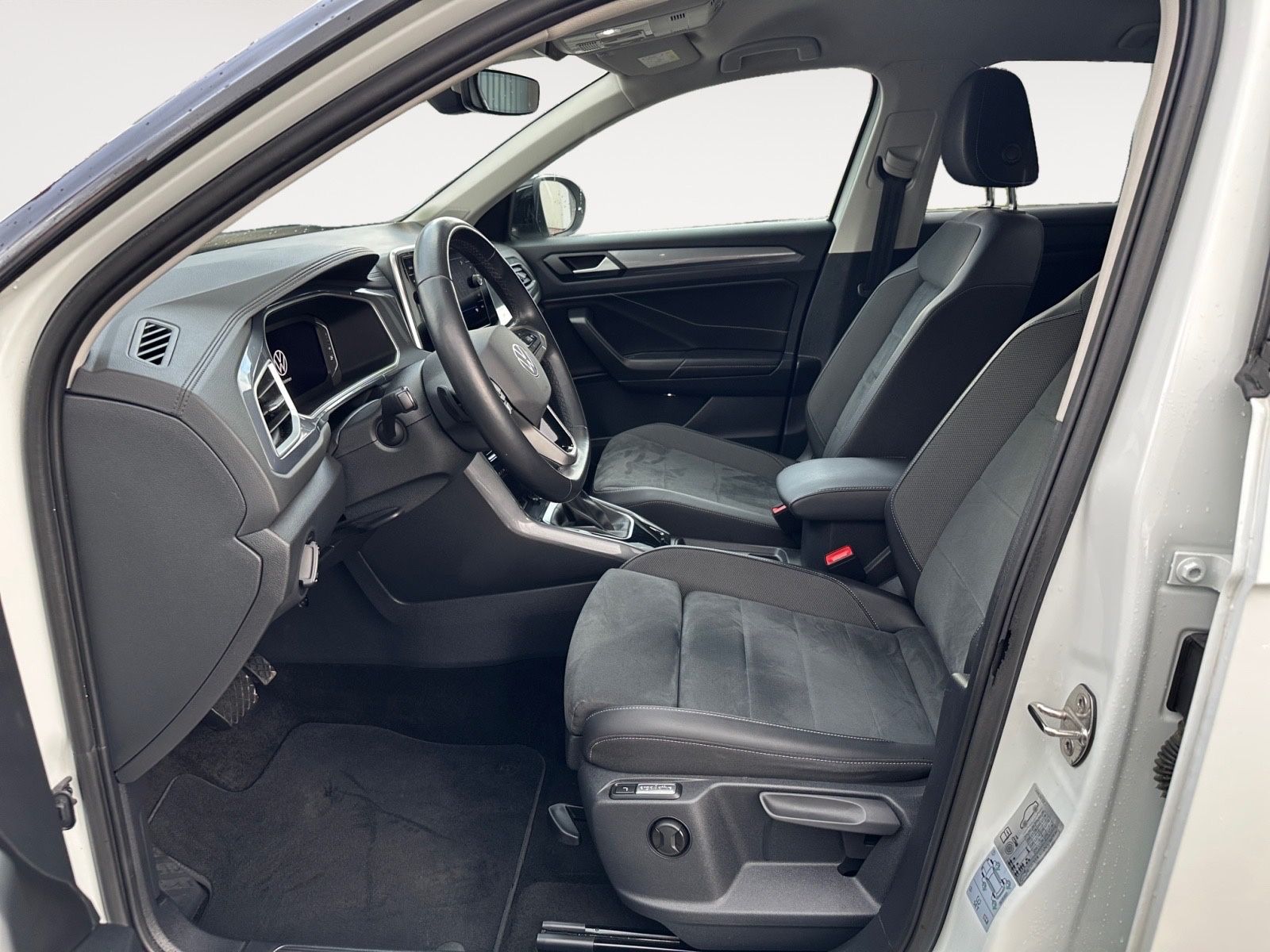 Volkswagen T-Roc 2.0 - Samsaru's Car Outlet