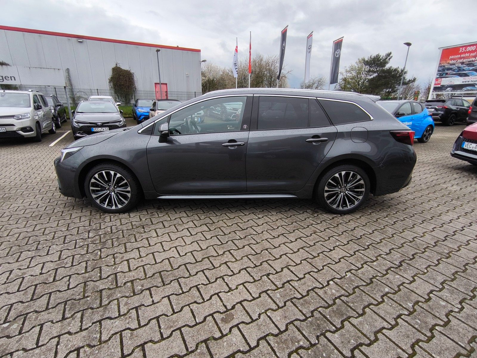Toyota Corolla Touring Sports Hybrid Team D - Samsaru's Car Outlet