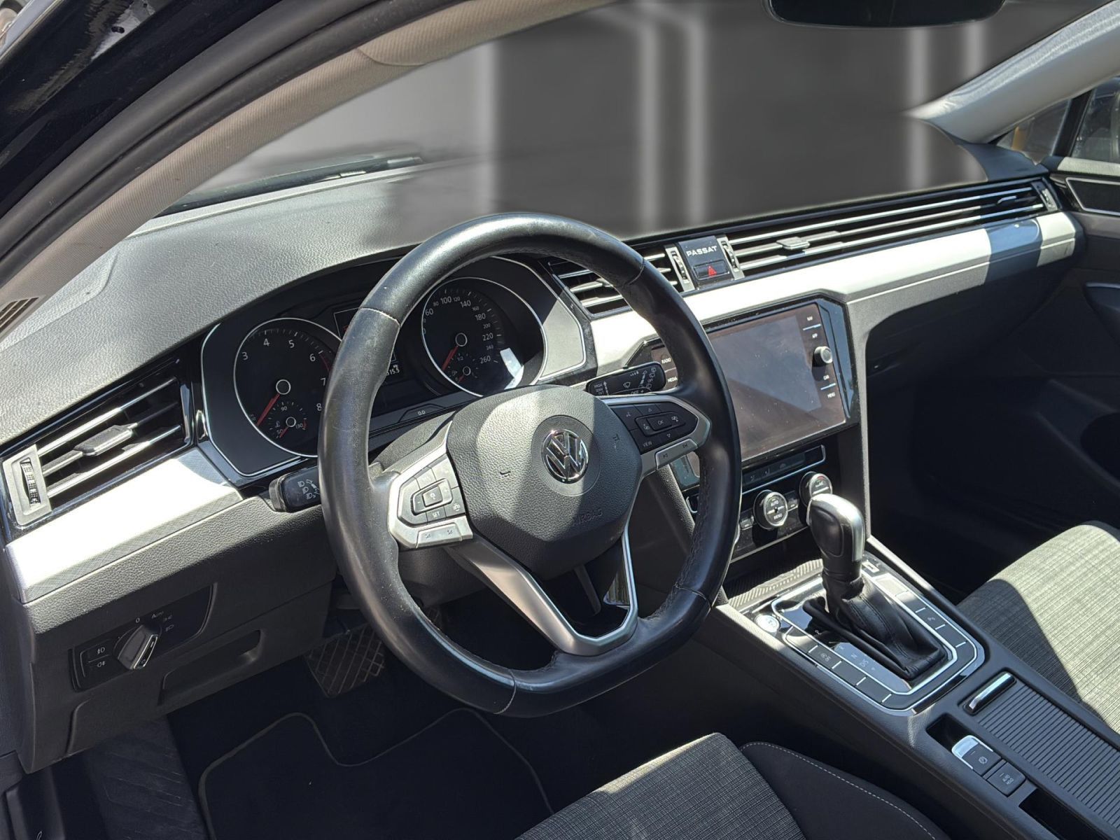 Volkswagen Passat Variant 1.5 TSI Business DSG - Samsaru's Car Outlet