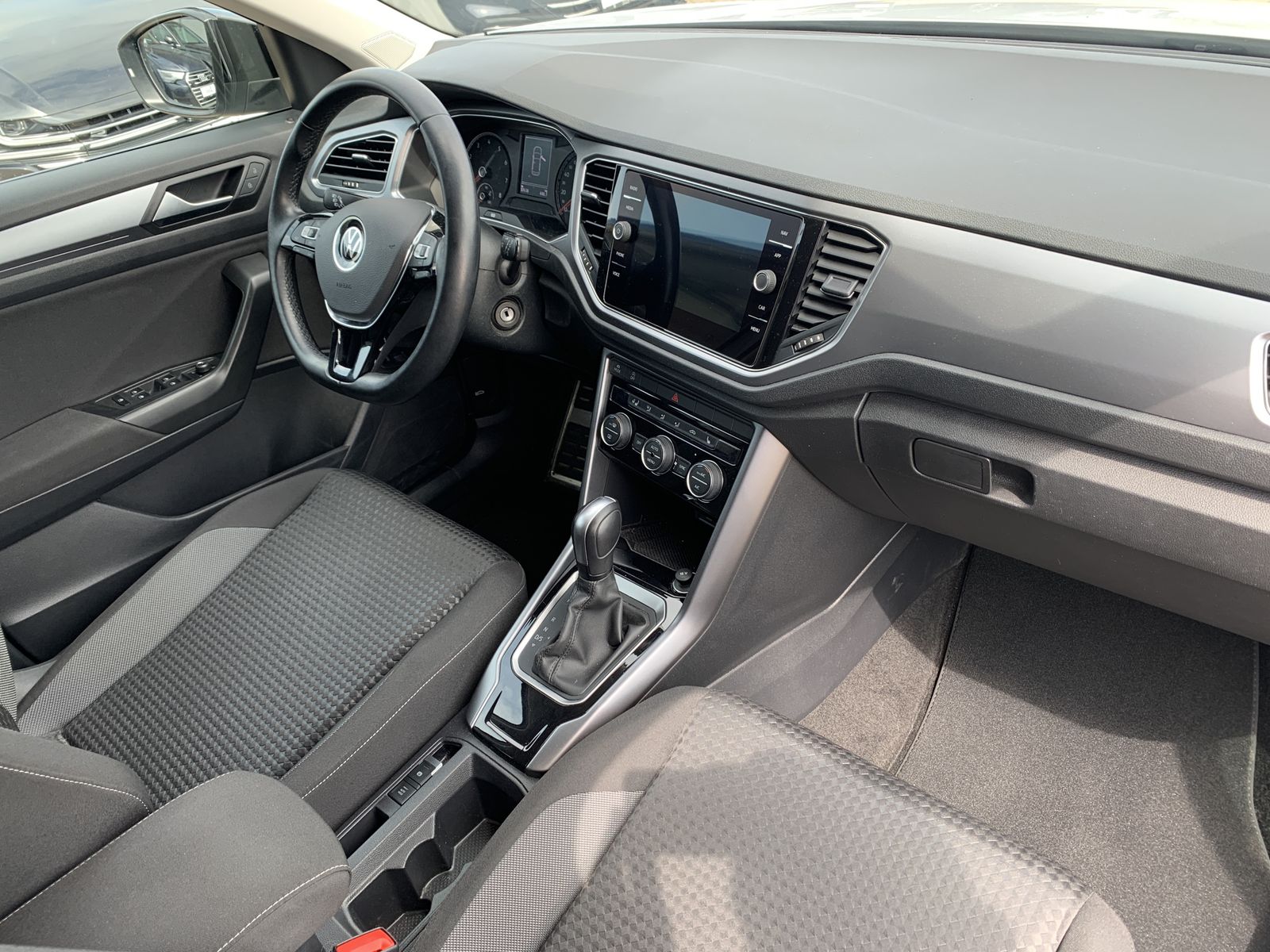 Volkswagen T-Roc 1.5 TSI Active - Samsaru's Car Outlet