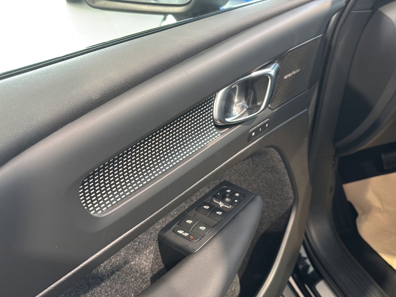 Volvo XC 40 Plus Black Edition 2WD Bluetooth LED Klima