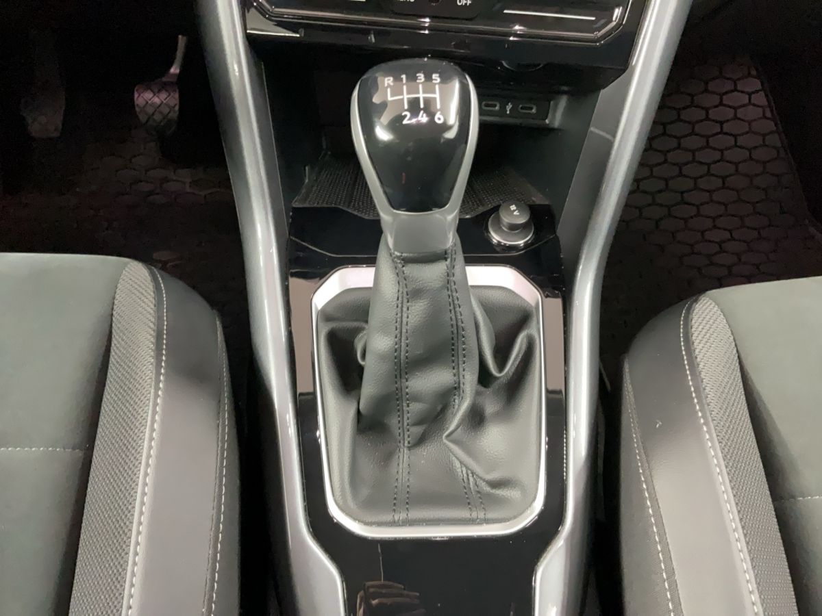 Volkswagen T-ROC 1.5 TSI - Samsaru's Car Outlet