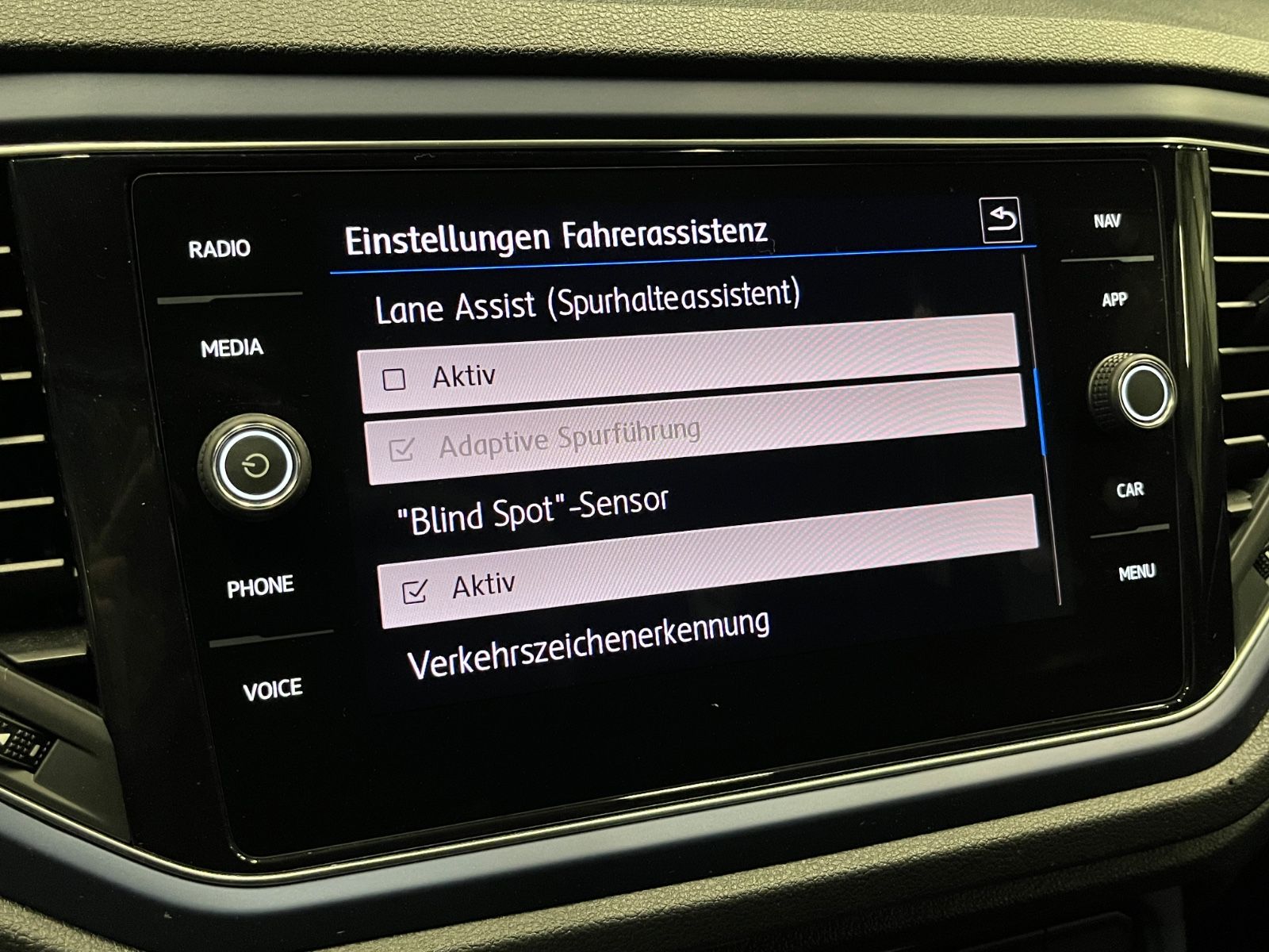 Volkswagen T-Roc 1.5 TSI DSG United - Samsaru's Car Outlet