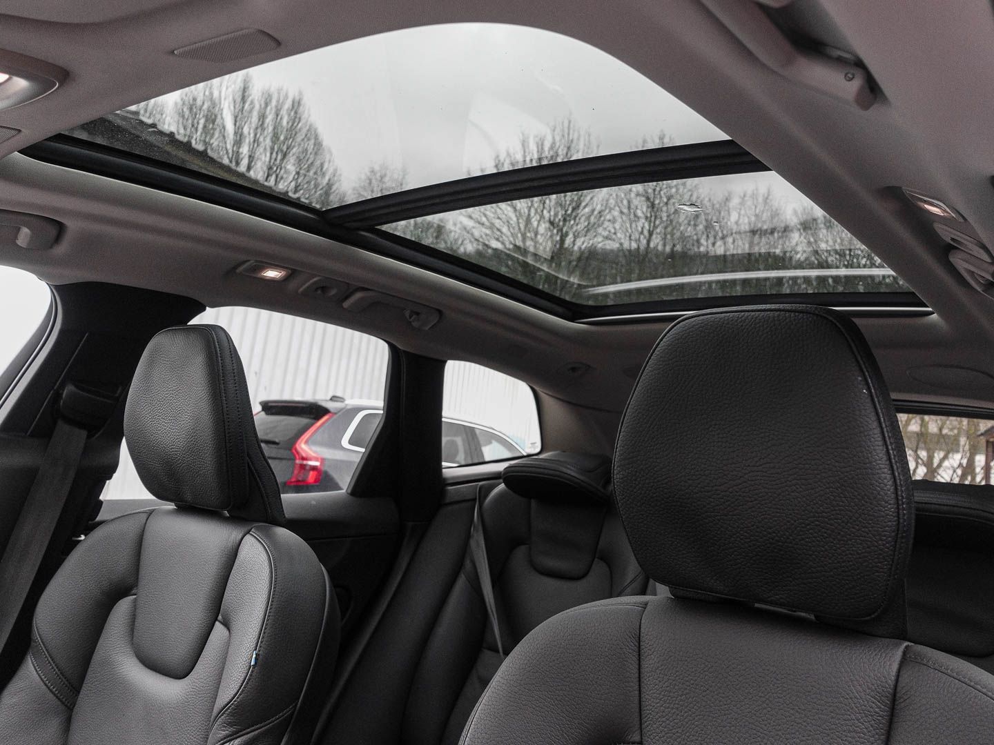 Volvo XC60 Plus Dark Recharge Plug-In Hybrid AWD T6 Tw