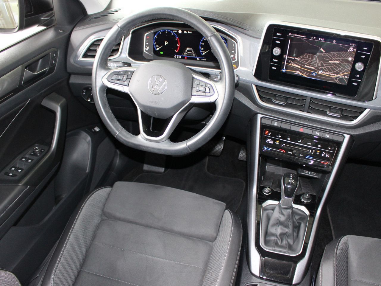 Volkswagen T-Roc 1.5 TSI ACT Style DSG - Samsaru's Car Outlet