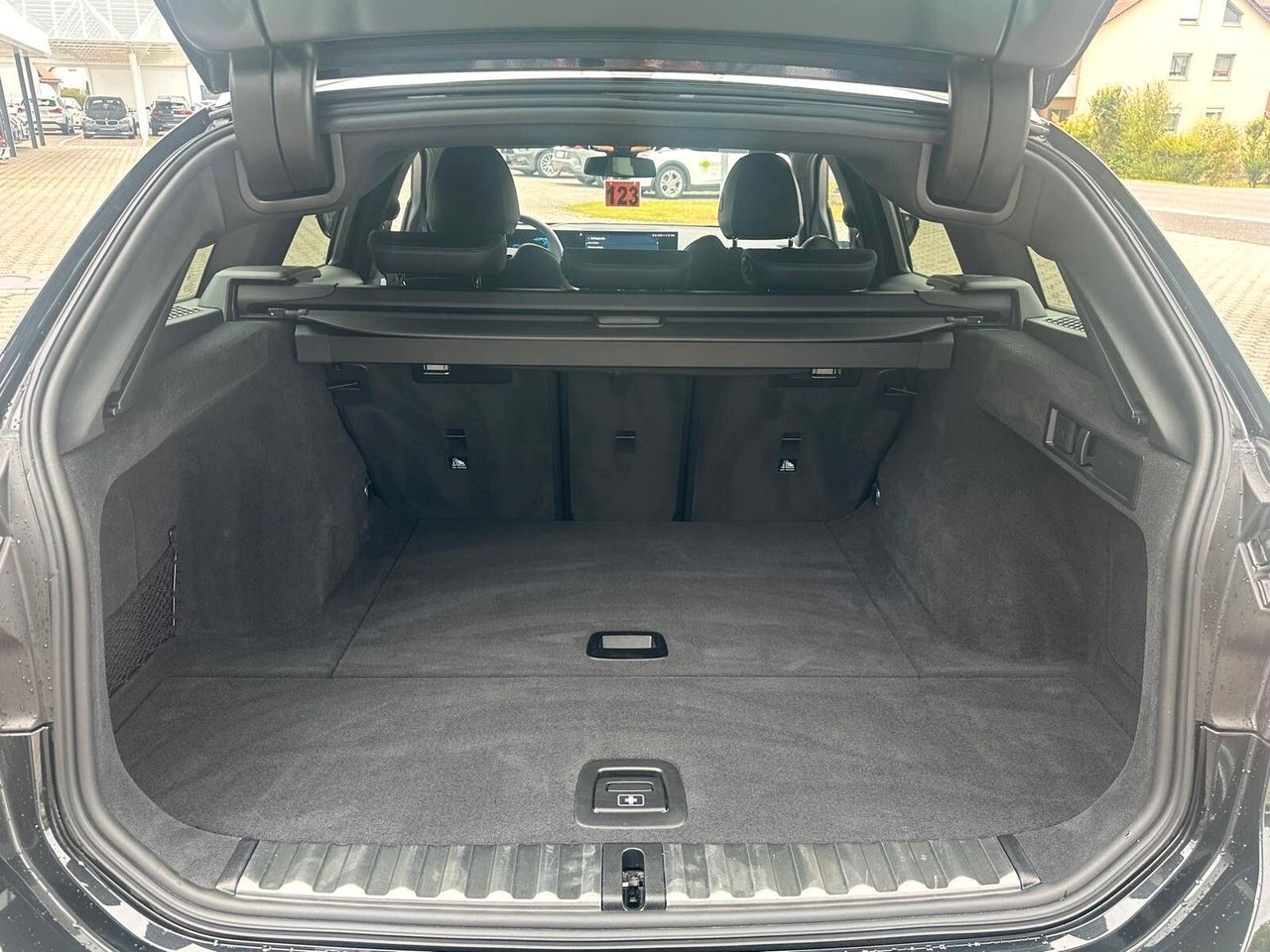 BMW 320d Touring Msport - Samsaru's Car Outlet