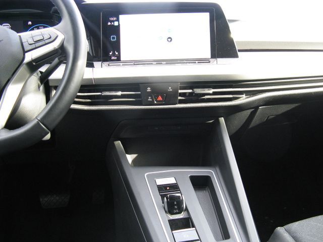 Volkswagen Golf VIII Life 2.0 - Samsaru's Car Outlet