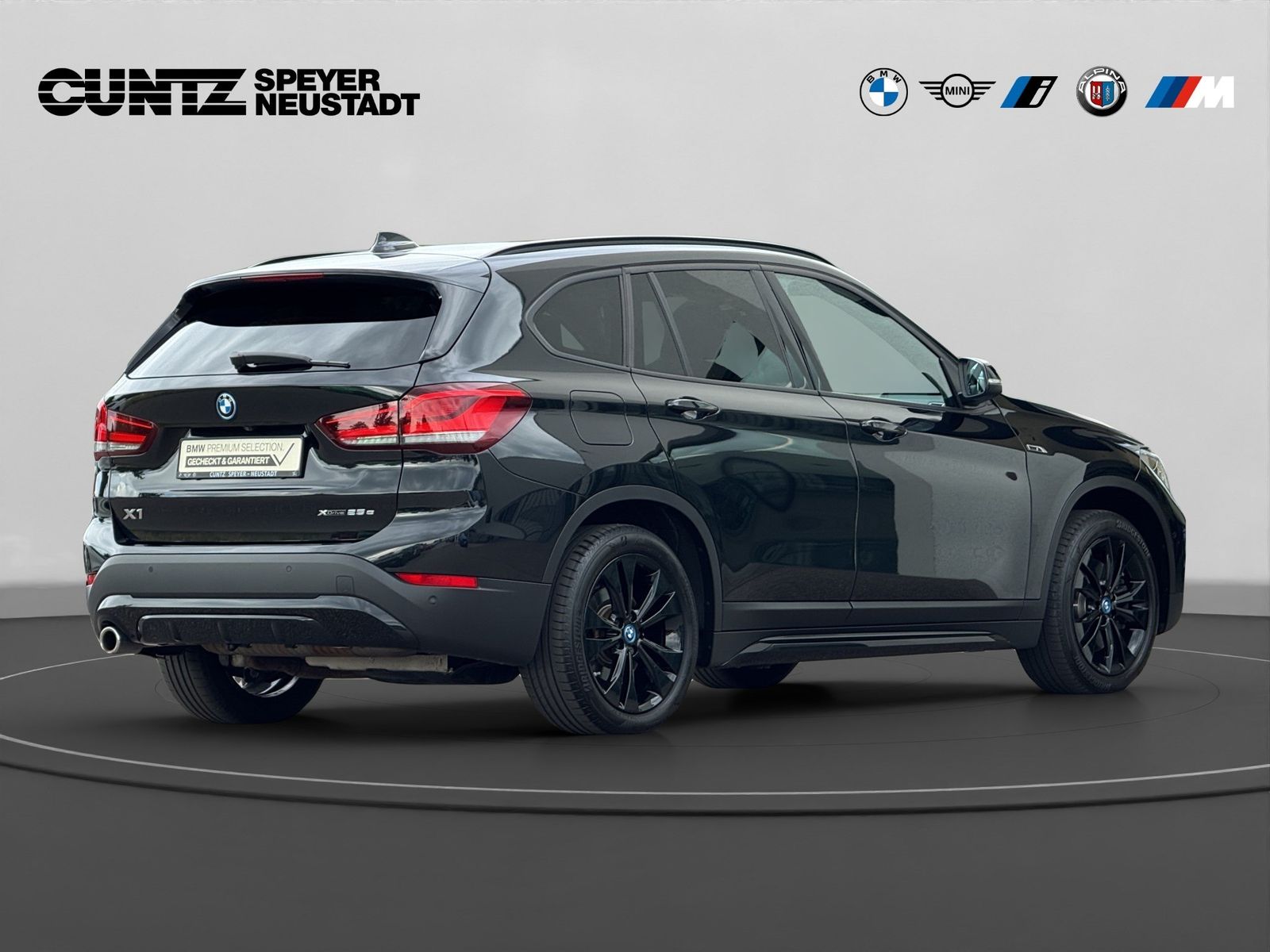 BMW X1 xDrive25e Sport Line - Samsaru's Car Outlet