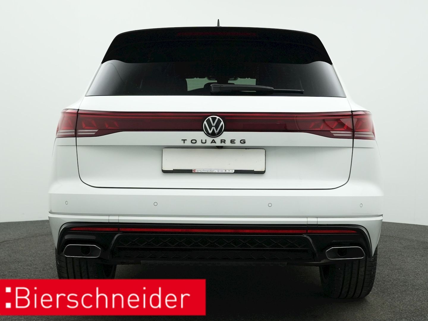 Volkswagen Touareg 3.0 TDI R-line Black - Samsaru's Car Outlet
