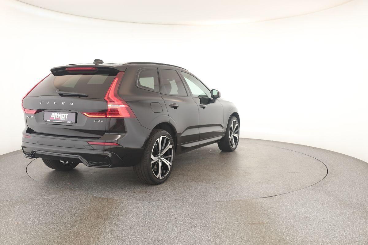 Volvo XC60 B4 AWD Plus Dark LED Pano ACC Kam 21" AHK