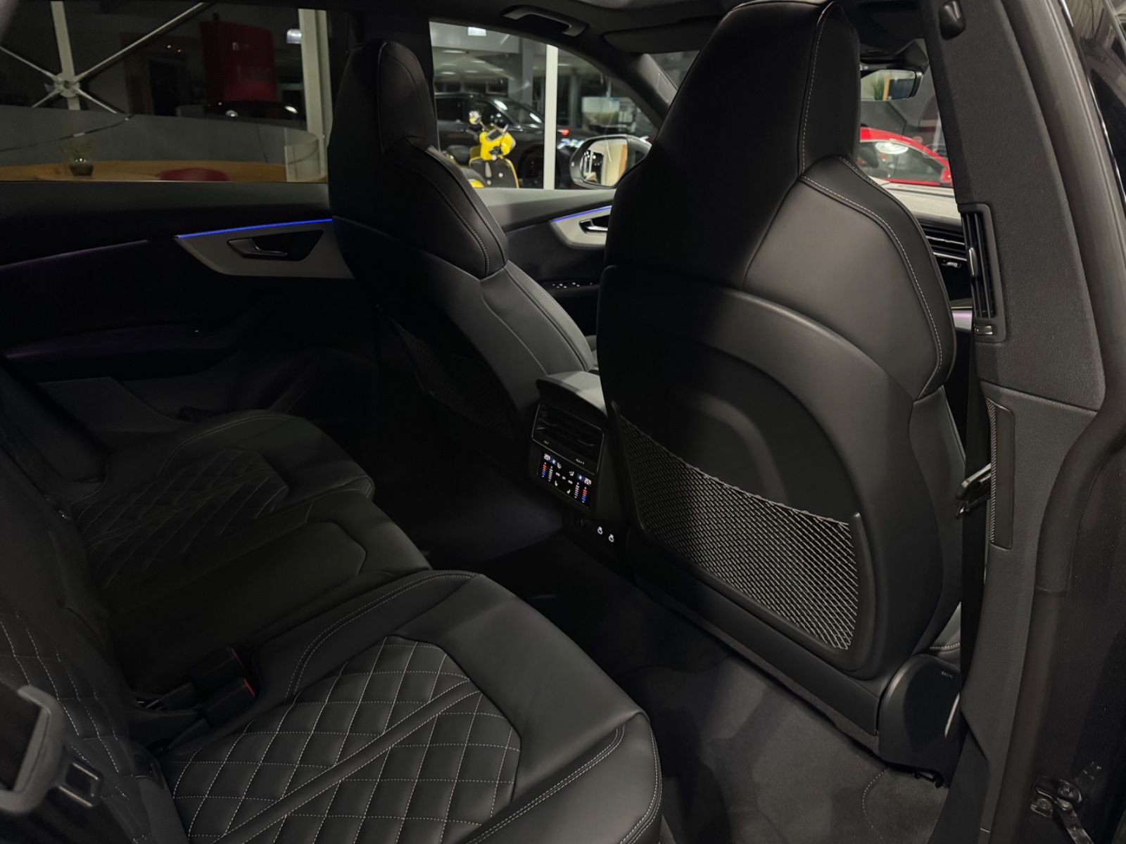 Audi Q8 50 TDI quattro S-LINE - Samsaru's Car Outlet