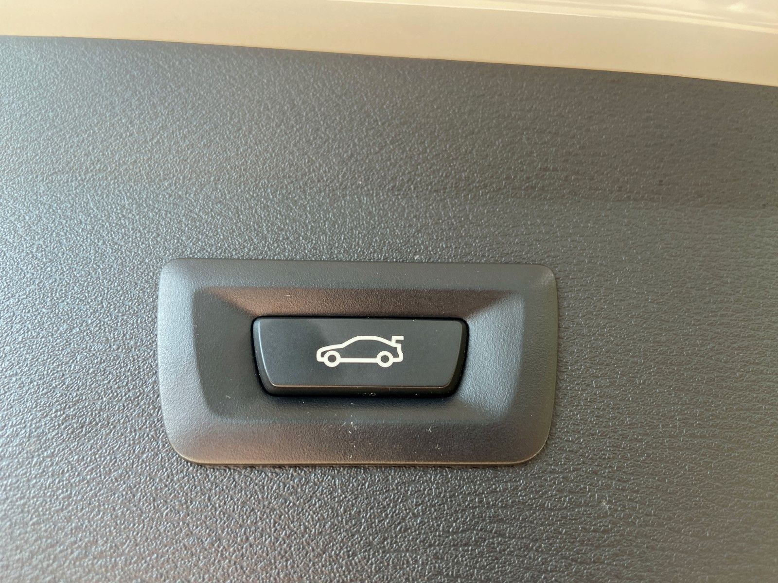 BMW X1 xDrive25e - Samsaru's Car Outlet