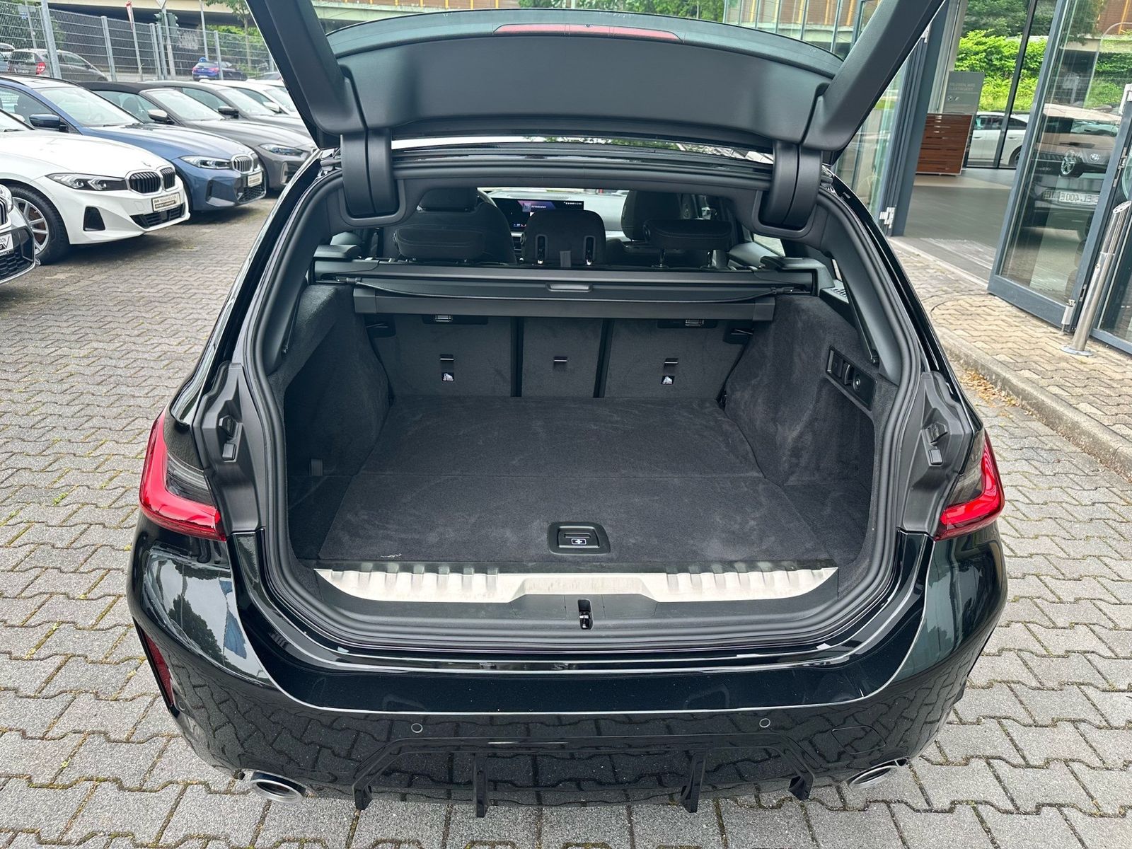 BMW 330e Touring M Sport //Pano H&K Stop&Go AHK