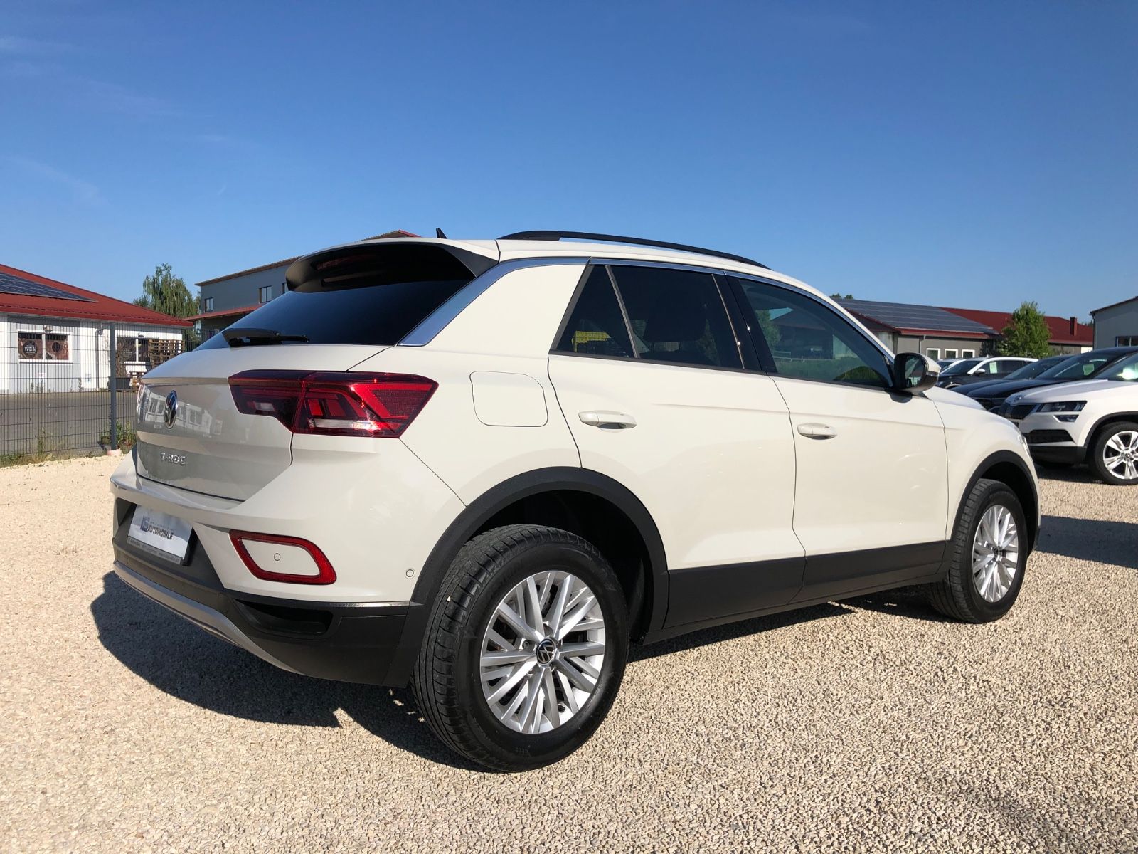 Volkswagen T-Roc Life - Samsaru's Car Outlet