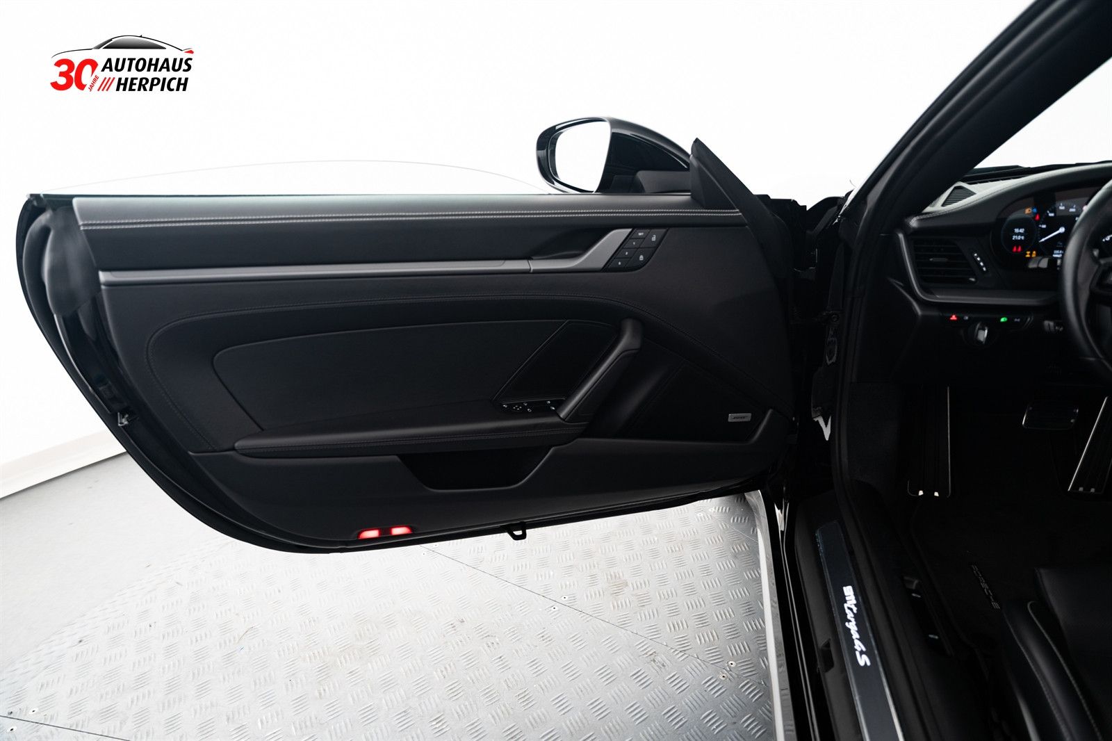 Porsche 992 .1 Targa 4S SportDesign Lift Matrix HAL Inno
