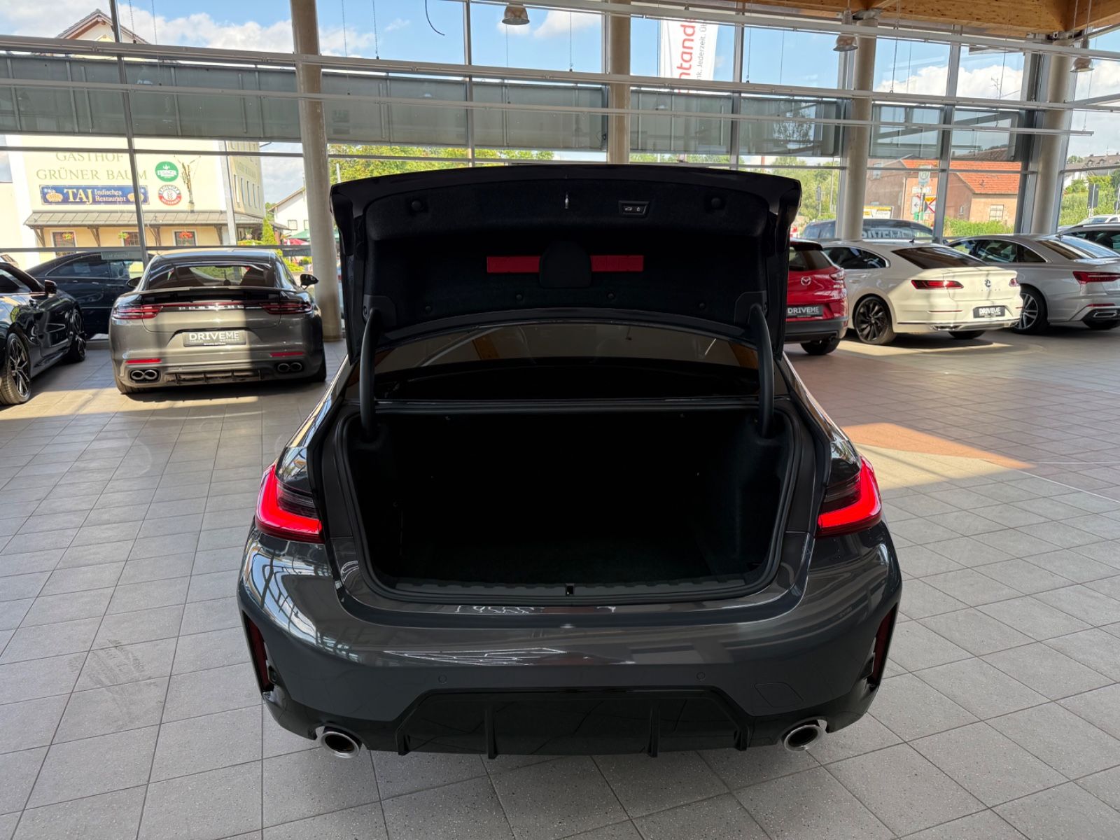BMW 3 Lim. 330 i M Sport - Samsaru's Car Outlet