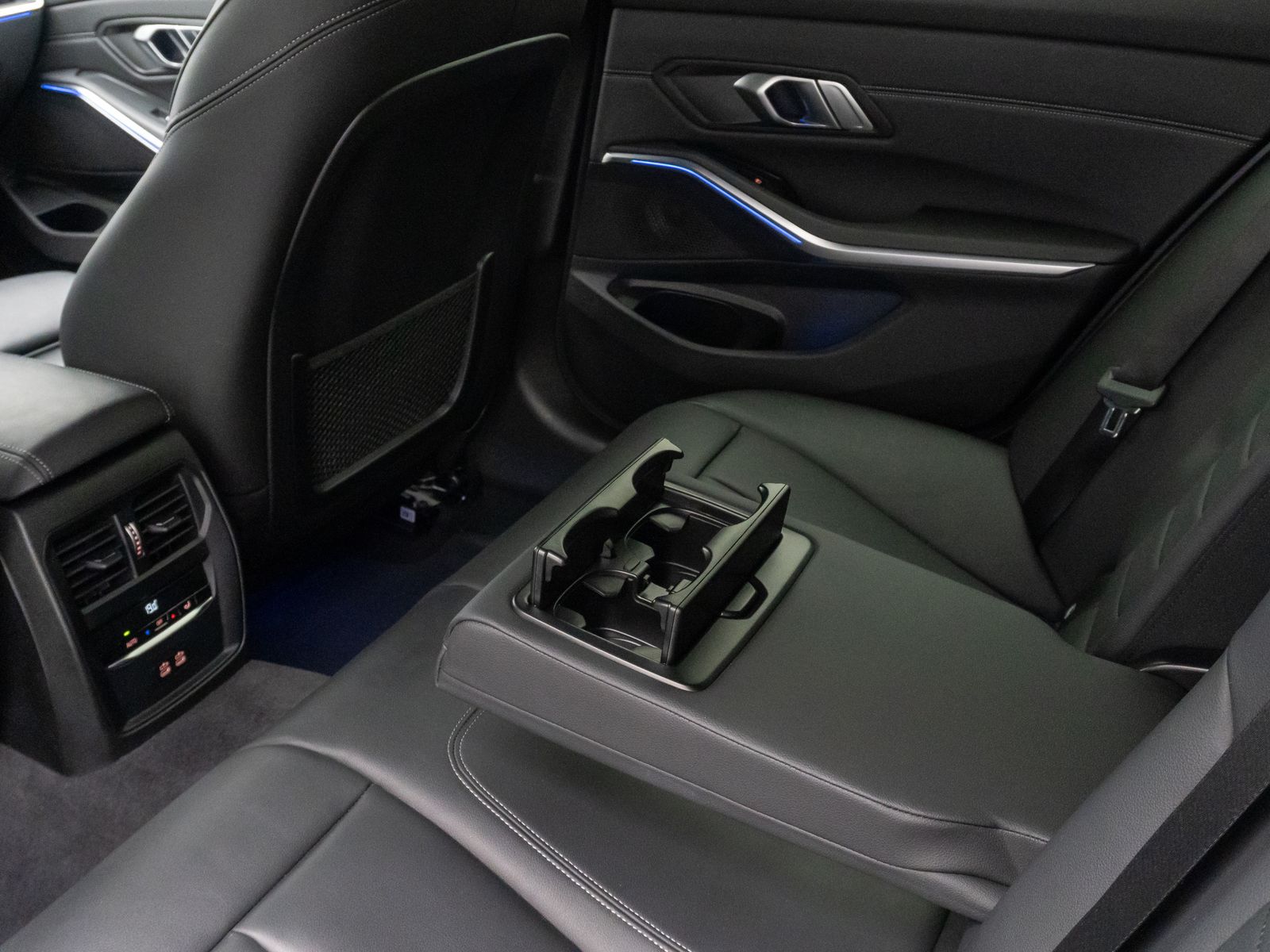BMW 320d Sport Line - Samsaru's Car Outlet