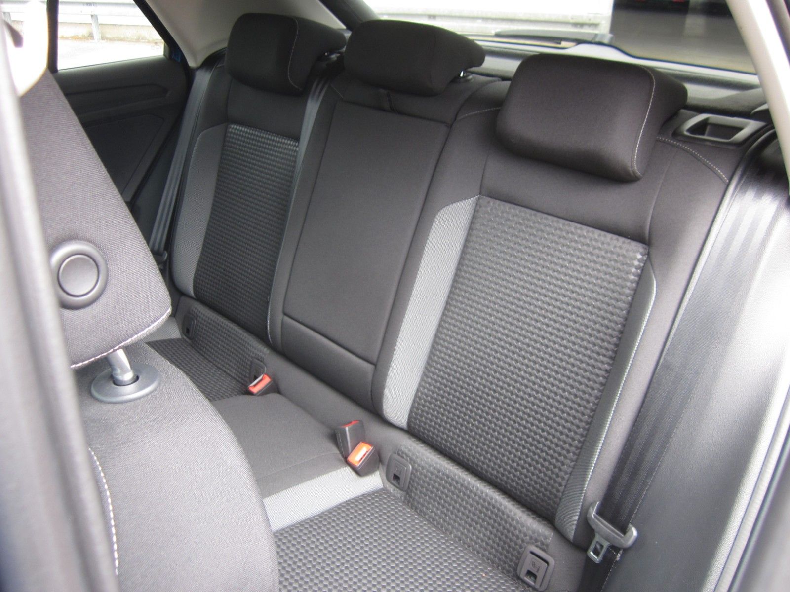Volkswagen T-Roc Active - Samsaru's Car Outlet