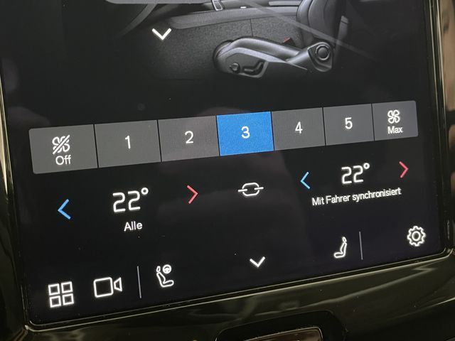 Volvo XC60 Core AWD 2.0 NAVI+SITZHEIZ+KAMERA+AHK+LED