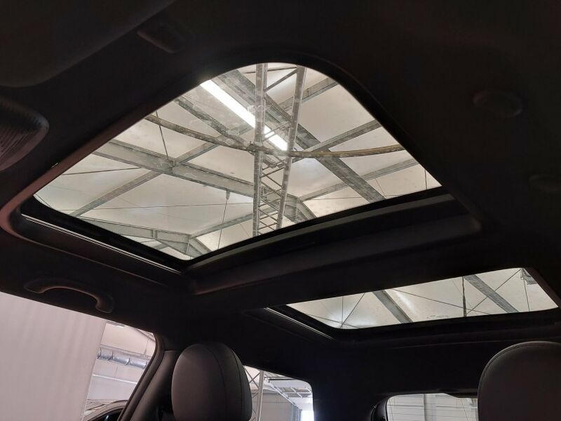 MINI Cooper SE 3T Electric Trim - Samsaru's Car Outlet
