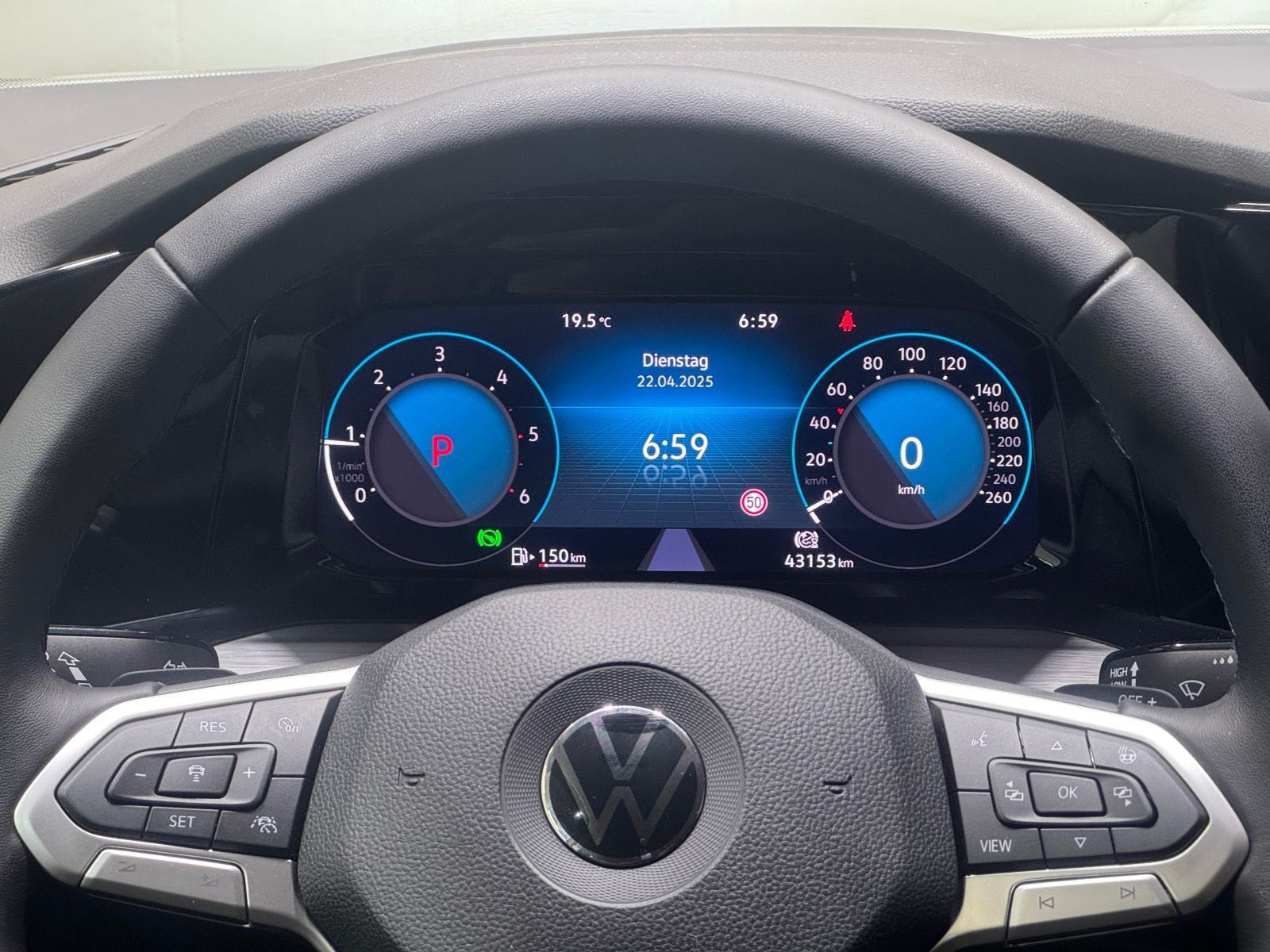 Volkswagen Golf Style 2.0 TDI DSG - Samsaru's Car Outlet