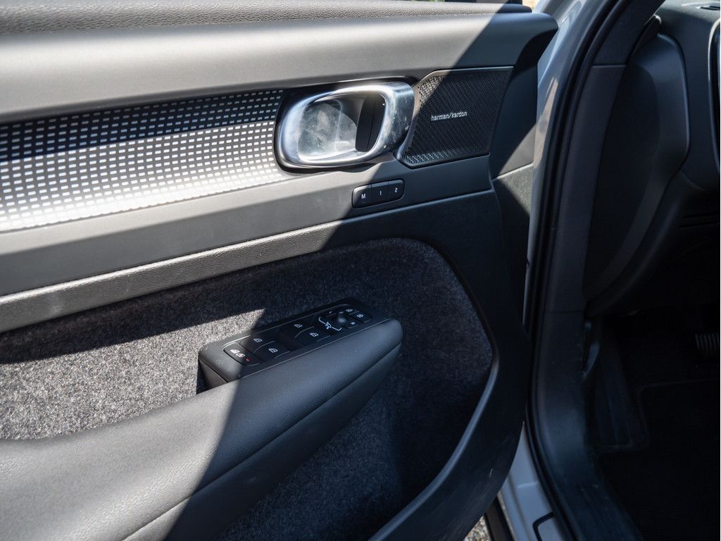 Volvo XC40 2.0 Plus Dark - Samsaru's Car Outlet