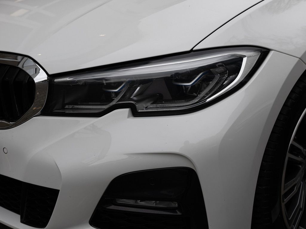 BMW 330e xDrive M-Sport LASER LED W-LAN NAVI HGSD