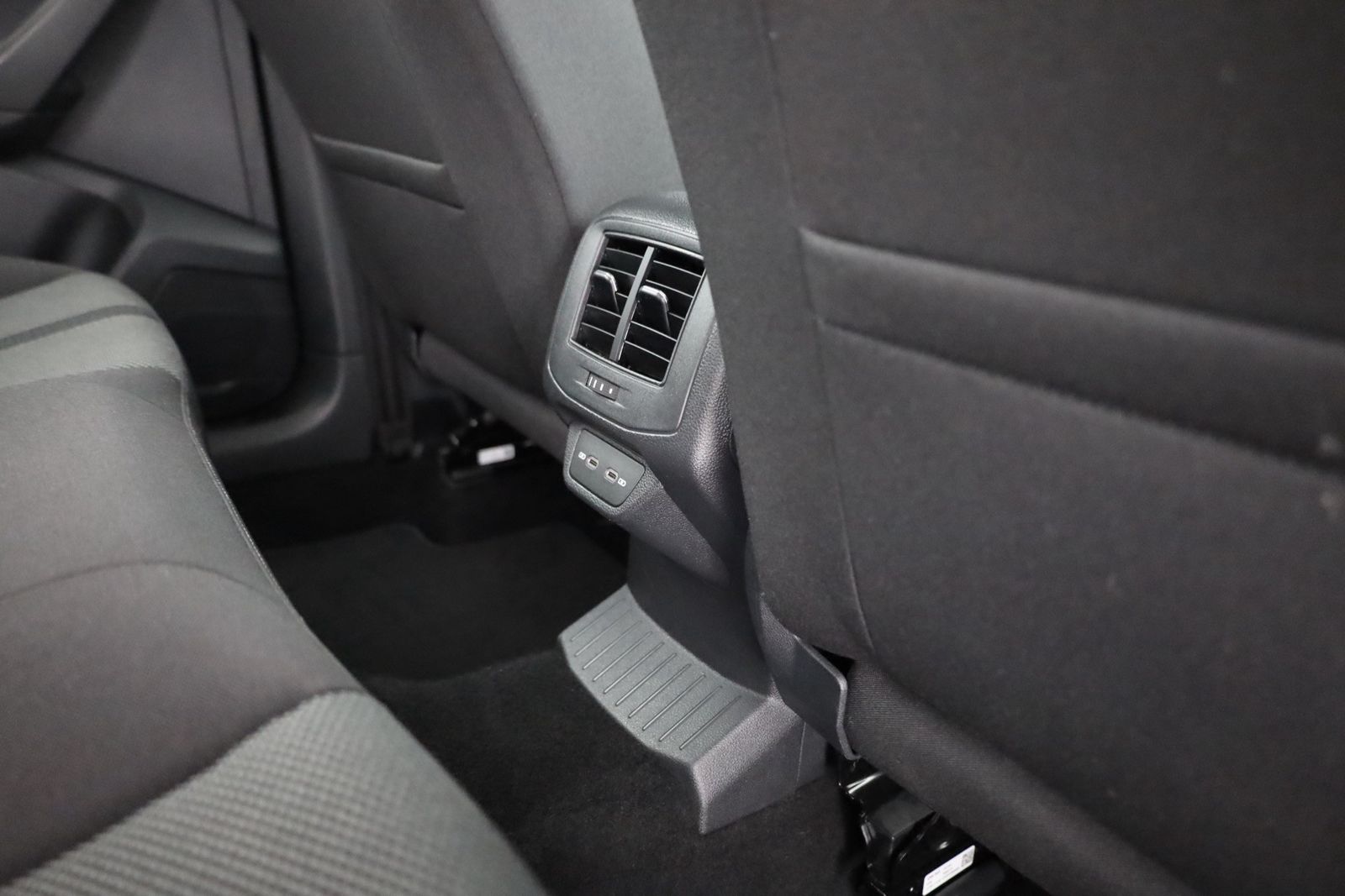 Volkswagen T-Roc 1.5 TSI DSG - Samsaru's Car Outlet