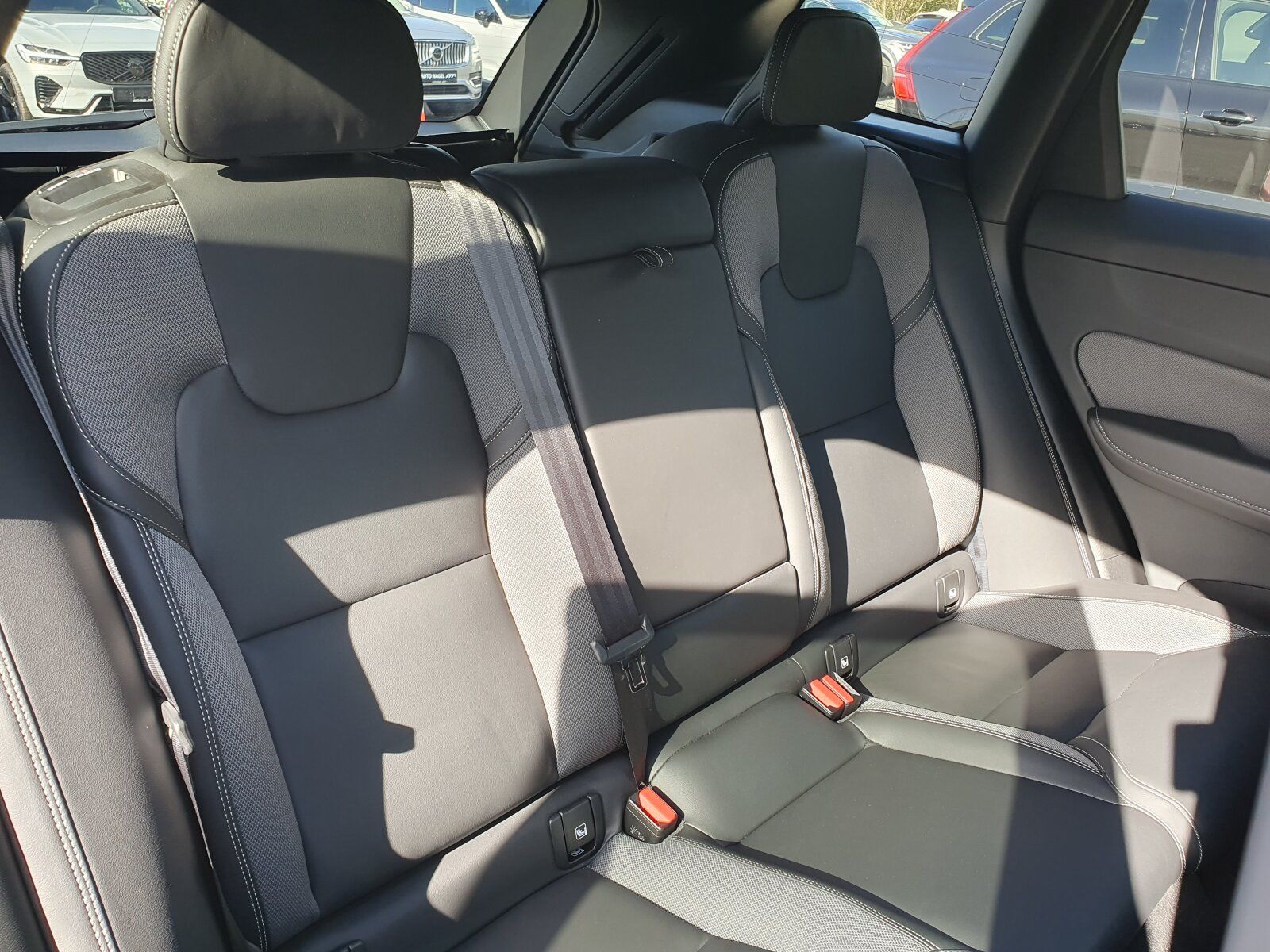 Volvo XC60 B4 AWD Plus Dark Keyless-Start/Autom./Klima