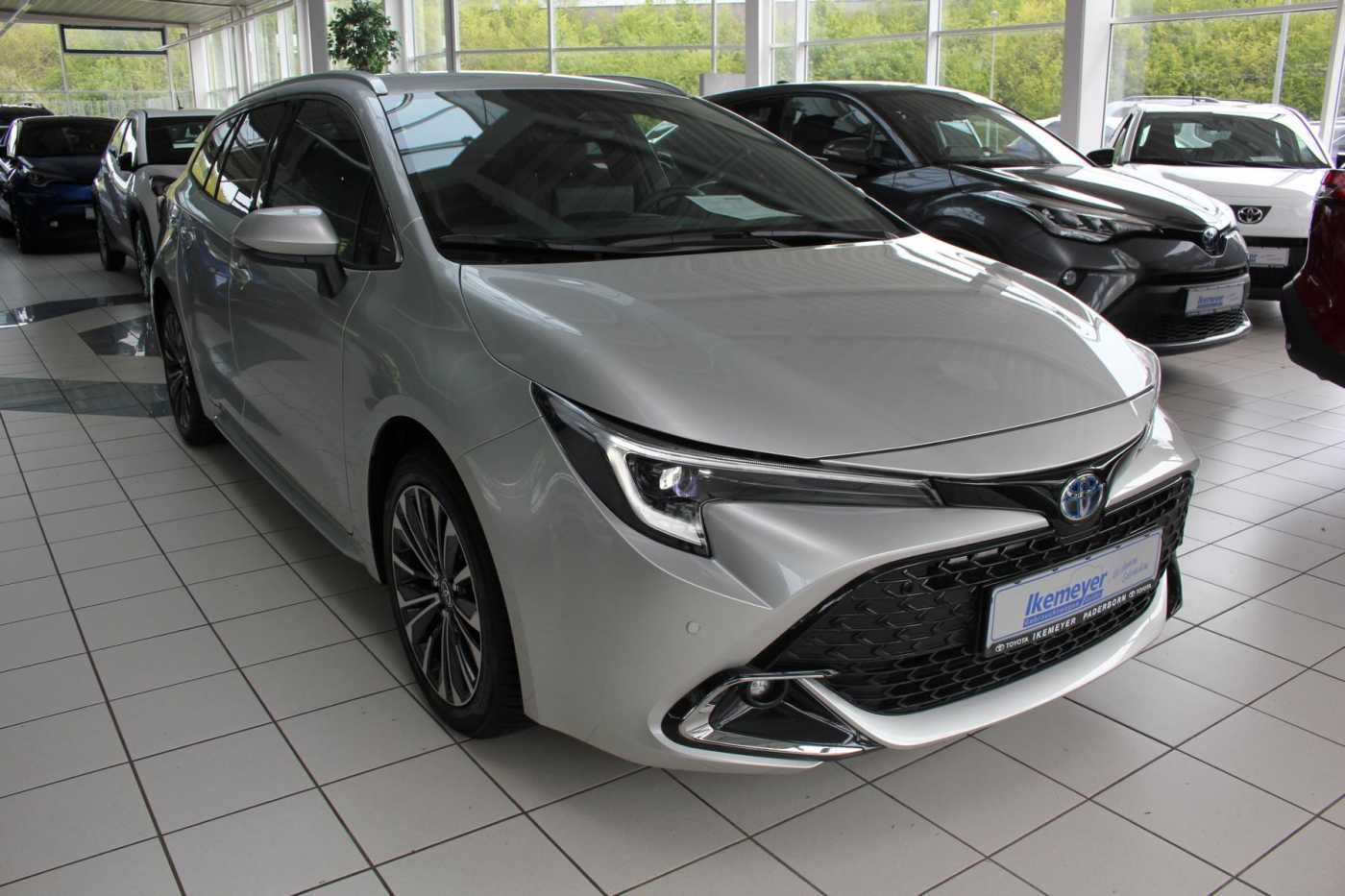 Toyota Corolla Touring Sports 2.0 Hybrid - Samsaru's Car Outlet