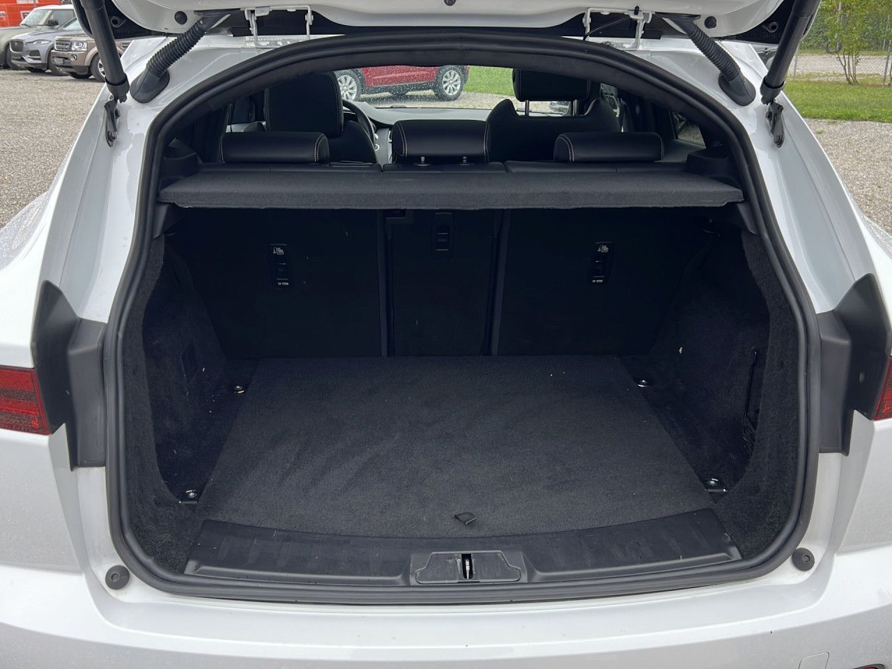 Jaguar E-Pace P250 AWD R-Dynamic Black