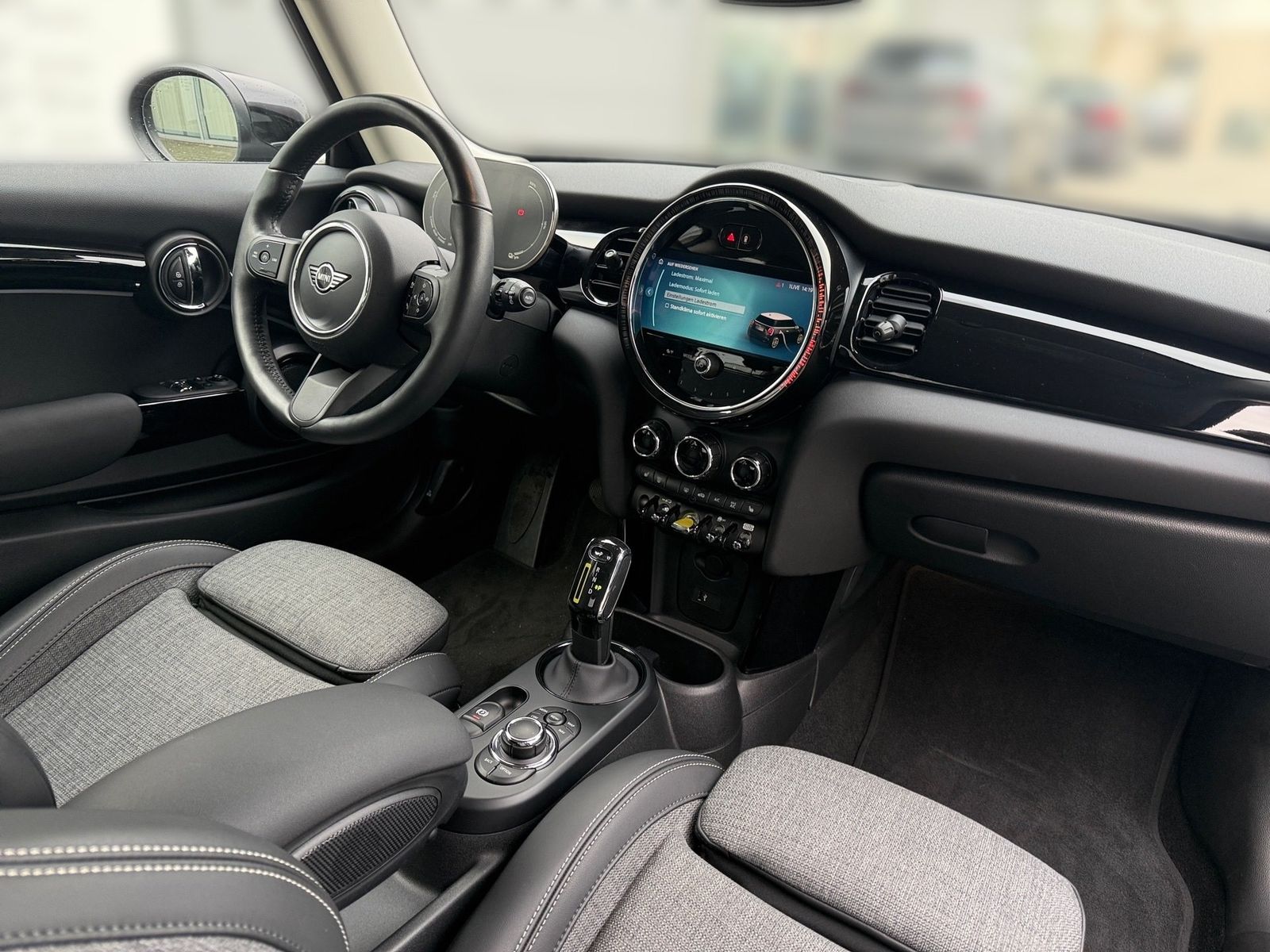 MINI Cooper SE Classic - Samsaru's Car Outlet