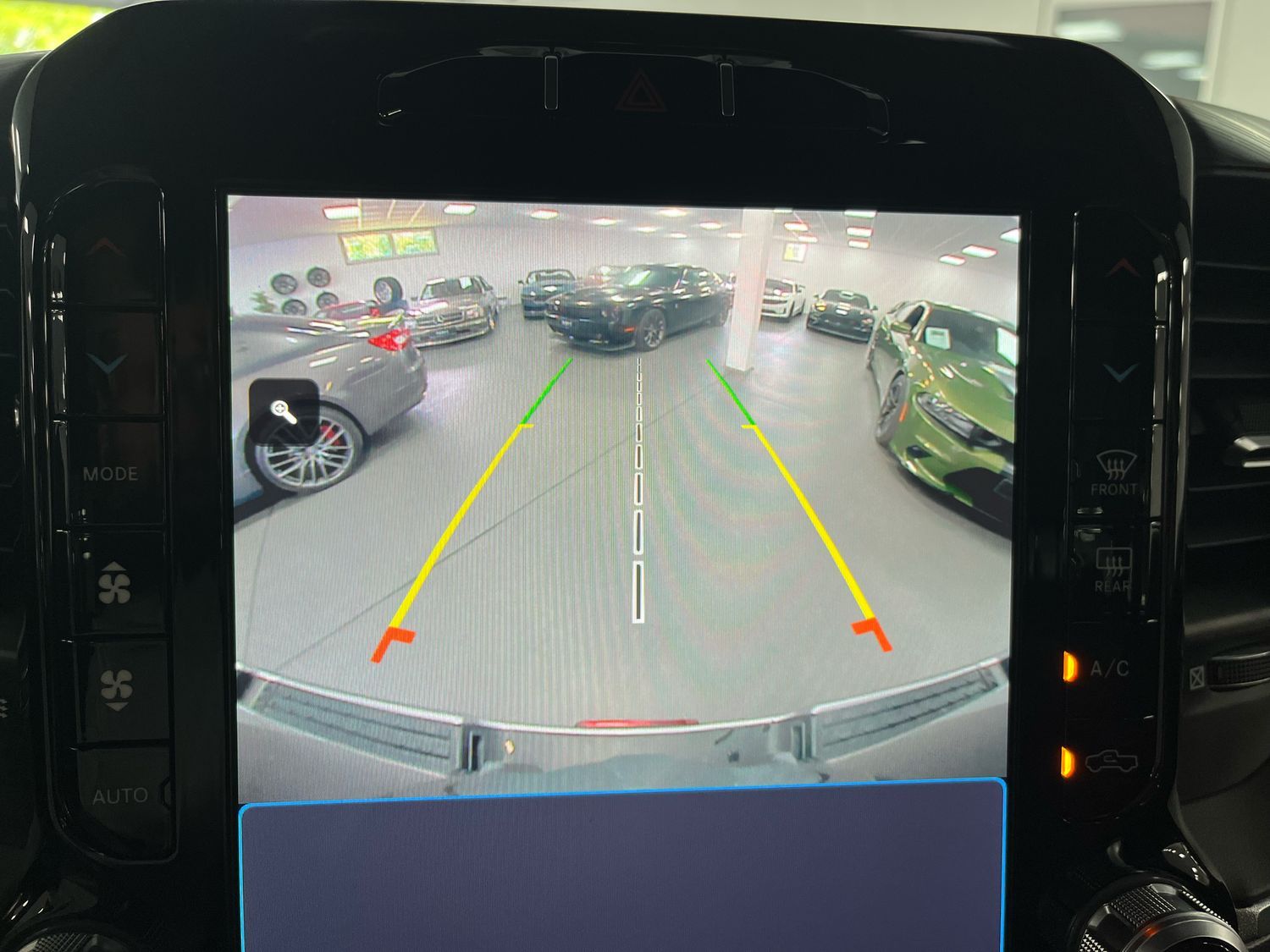 Dodge RAM 5,7l V8 *LARAMIE/12 Zoll Display/LED/AHK/SHZ