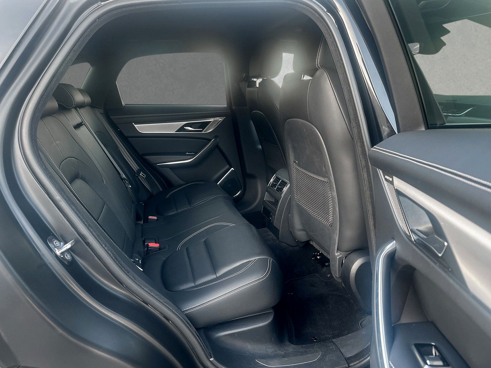 Jaguar F-Pace D200 R-DYNAMIC SE AWD Automatik ACC LED