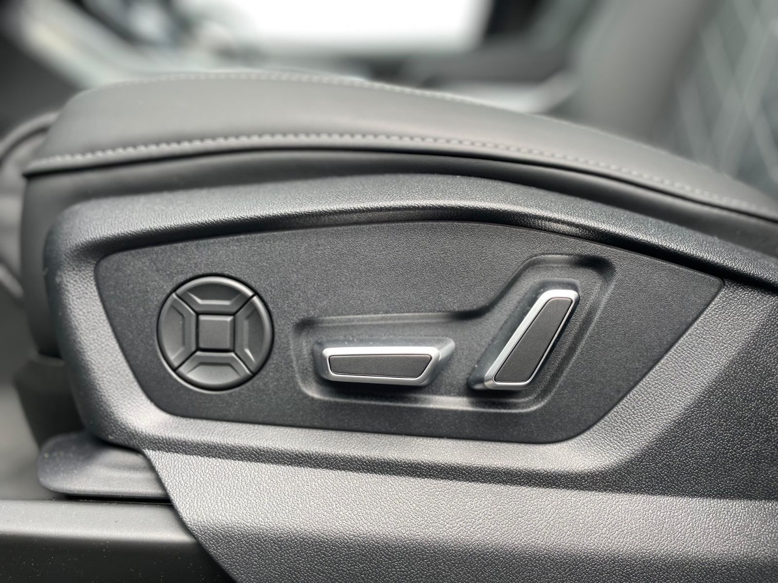 Audi Q8 50 TDI SLine - Samsaru's Car Outlet