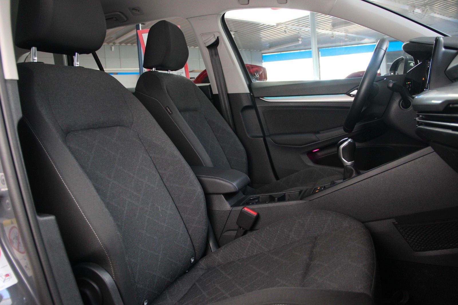 Volkswagen Golf 8 Life 1.5 TSI - Samsaru's Car Outlet