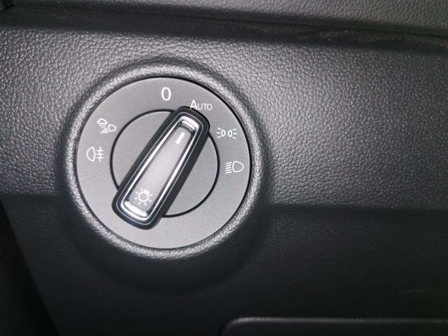 Volkswagen T-Roc R-Line - Samsaru's Car Outlet