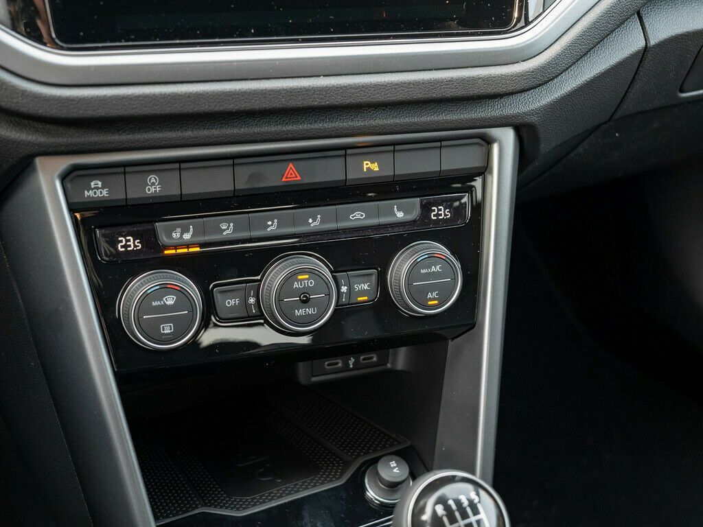 Volkswagen T-Roc 1.5 TSI Active - Samsaru's Car Outlet