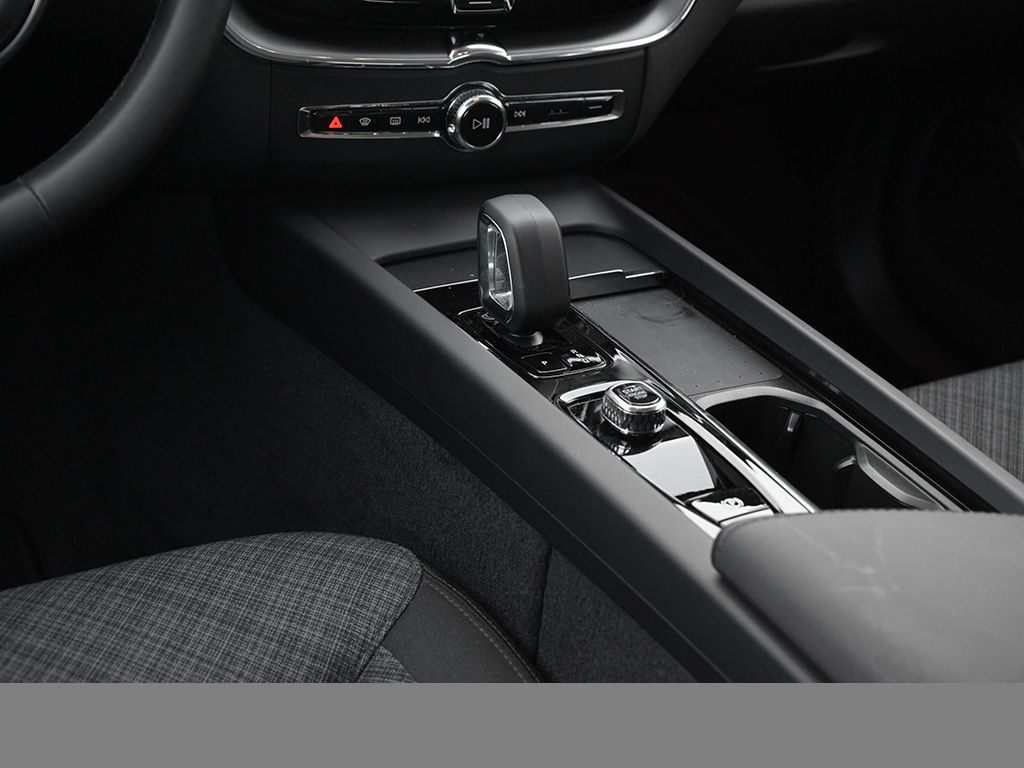 Volvo XC 60 B4 2 WD Core - Samsaru's Car Outlet