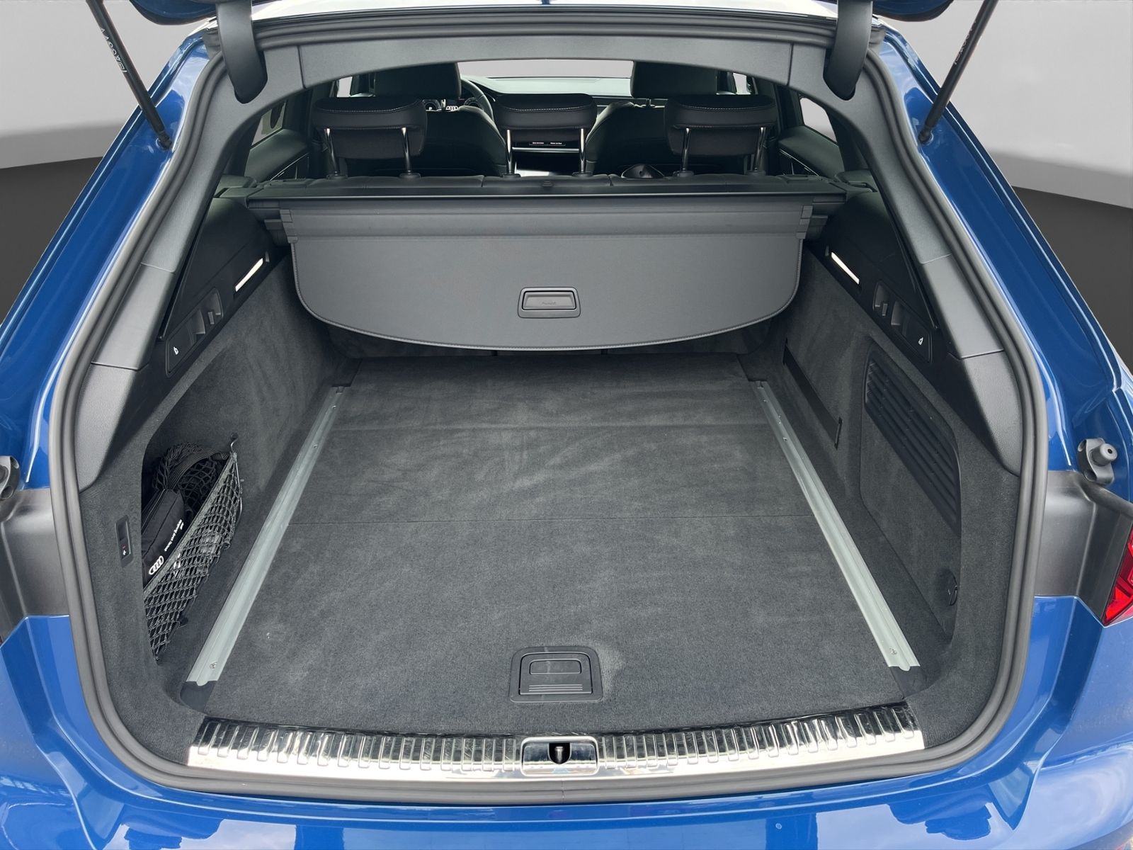 Audi A6 Avant 50 TDI quattro S-LINE - Samsaru's Car Outlet