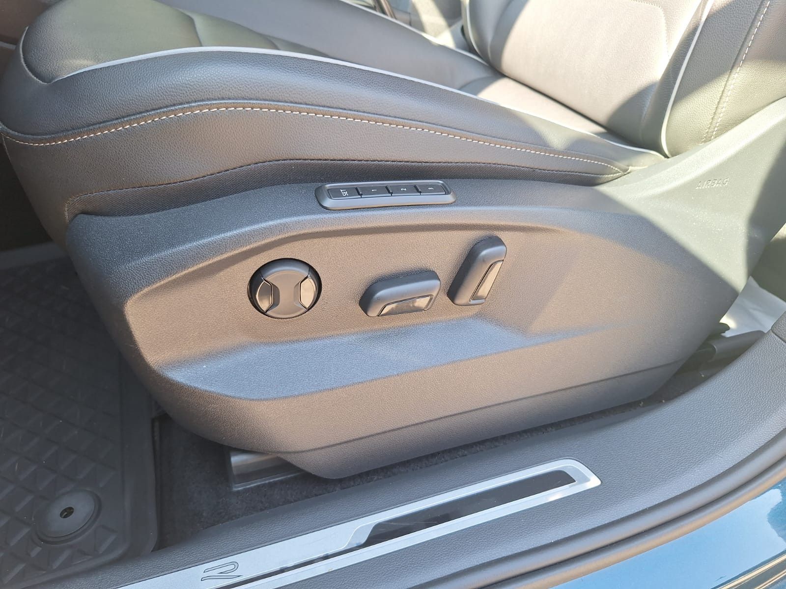 Volkswagen Tiguan R-Line 4Motion DSG - Samsaru's Car Outlet