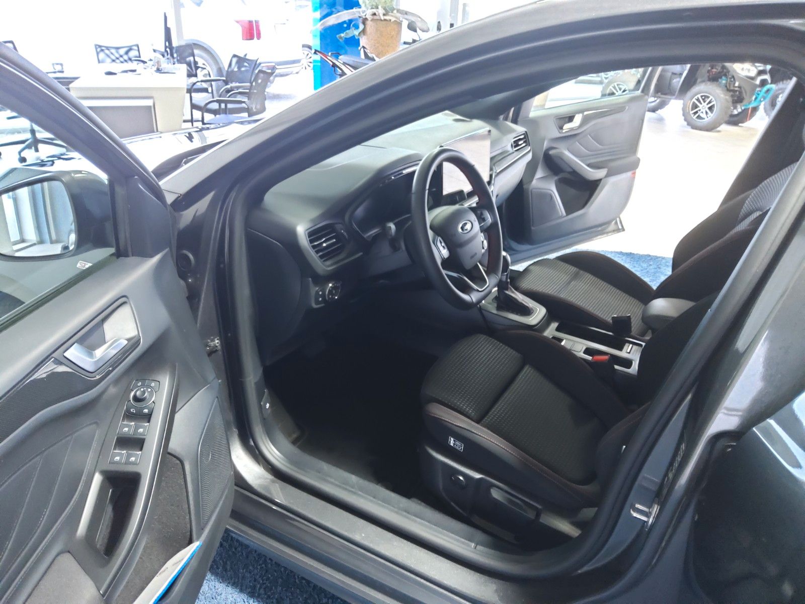 Ford Focus Turnier ST-Line Hybrid AT Navi Winter-Pake