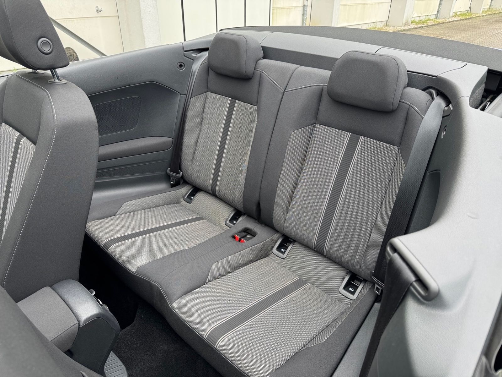 Volkswagen T-Roc 1.5 TSI Style - Samsaru's Car Outlet