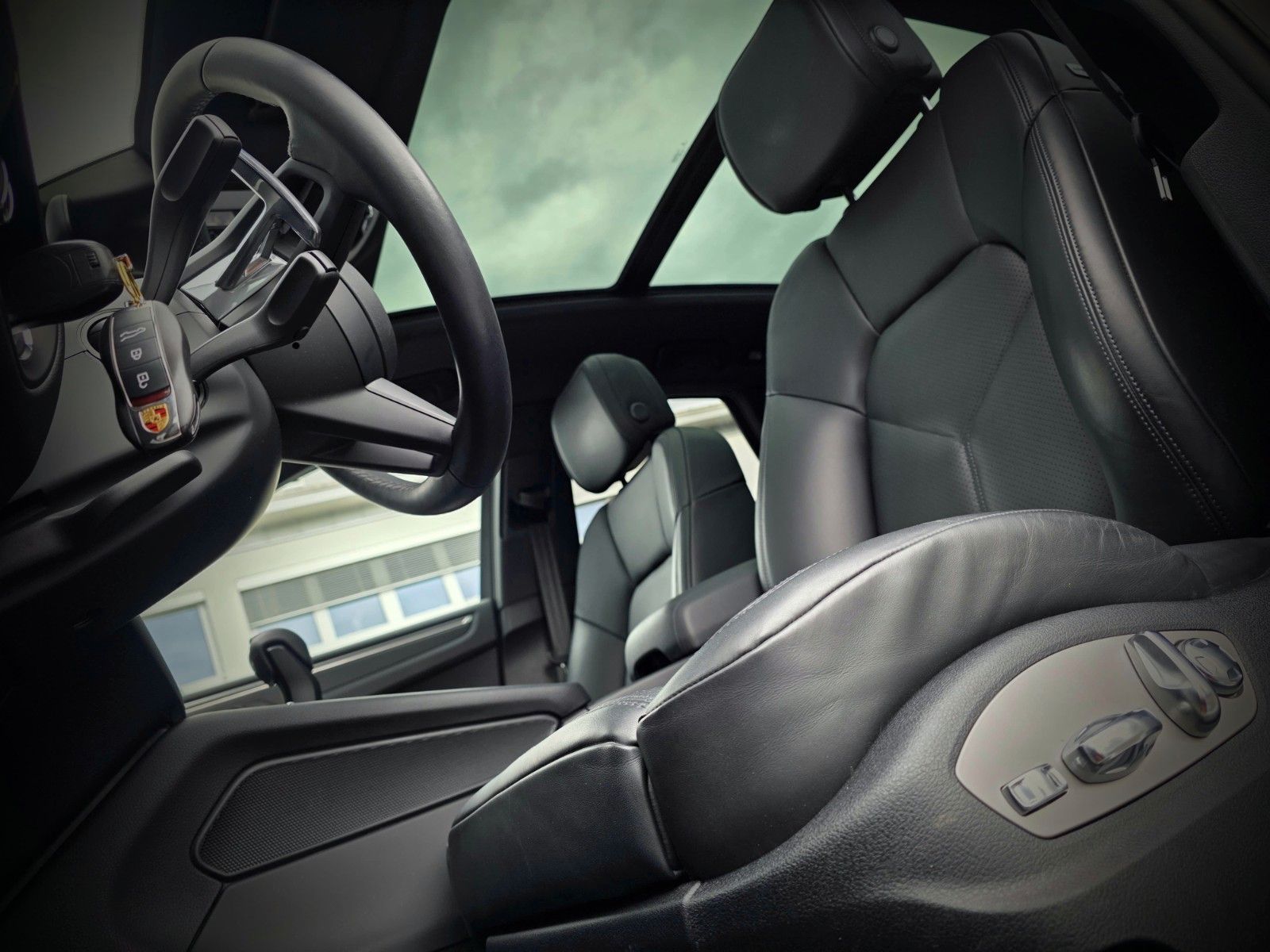 Porsche Macan - Samsaru's Car Outlet